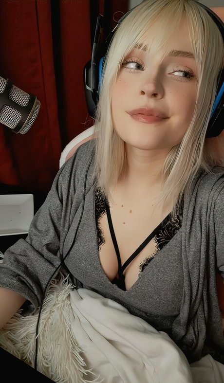 Smoettii actress pictures