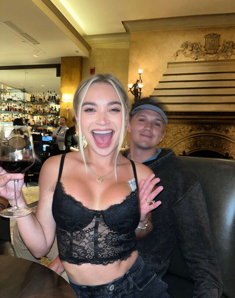 Natalie Decker hd model pictures