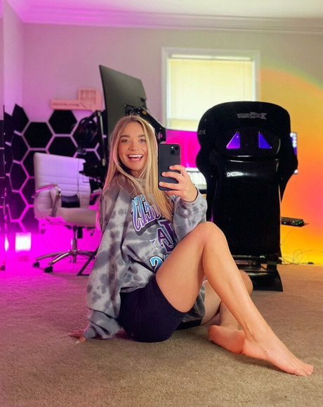 Natalie Decker high quality model picture