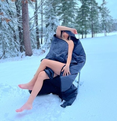 Natalie Decker sexy pornstar img