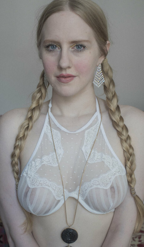 Lucy Musings sexy actress photo