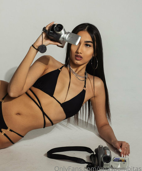 unasbombitas porn star photo