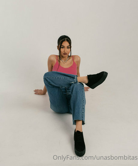 unasbombitas nice model img