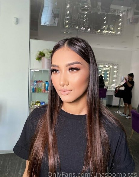 unasbombitas pretty model gallery