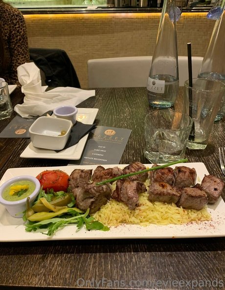 evieexpands model xxx image