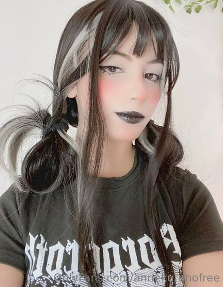 annekuronofree naked star picture