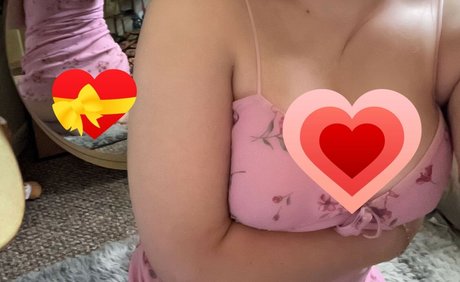 Strawbre nude star pic