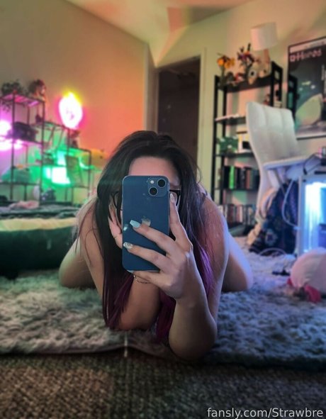 Strawbre model free photo