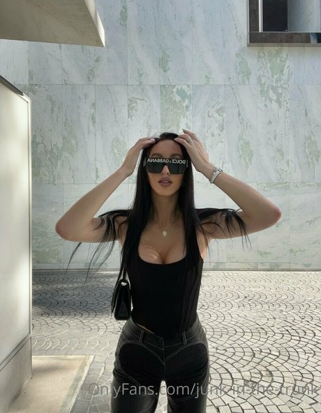 elleventures model nudes images