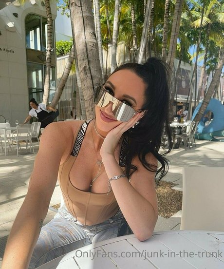 elleventures exclusive model photos