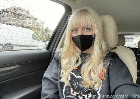 caroliiiiine model erotic galleries