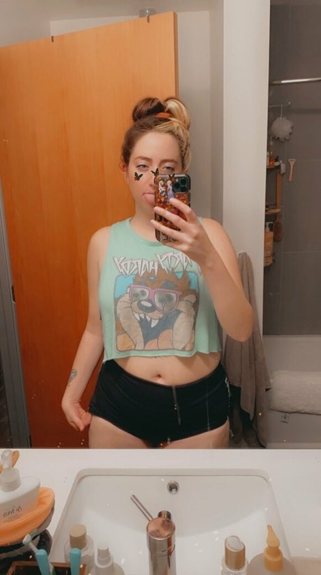 caroliiiiine pornstar beautiful pictures