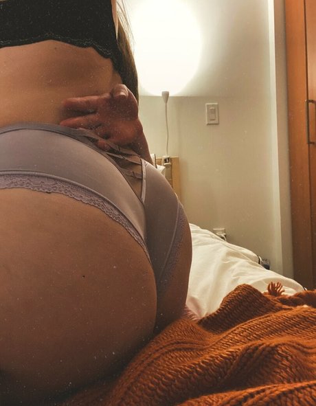 caroliiiiine nude pornstar img