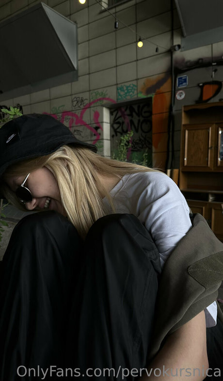 pervokursnica xxx model archive