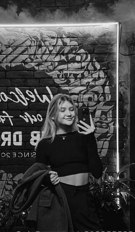 pervokursnica sex actress pics