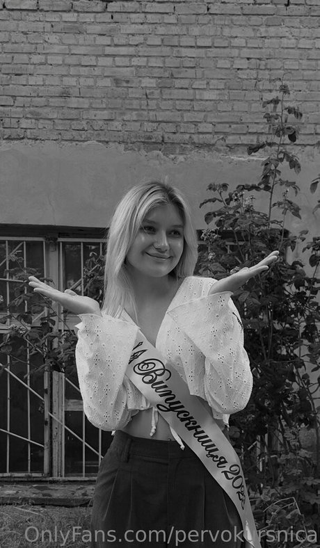 pervokursnica erotic model photo