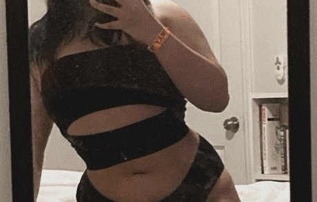 Rosaphy Rxsekiss pornstar sexy picture