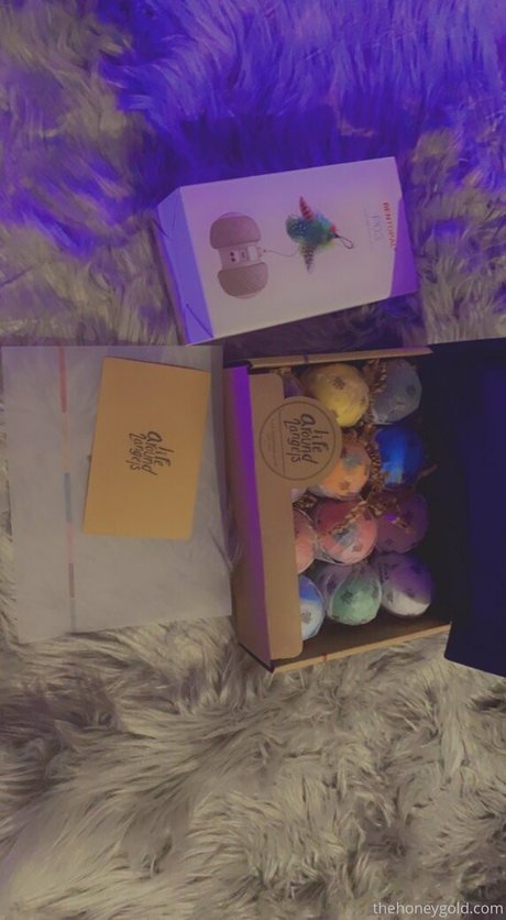 honeygold model sex picture