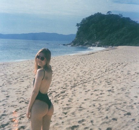 gbrllareis sex model image