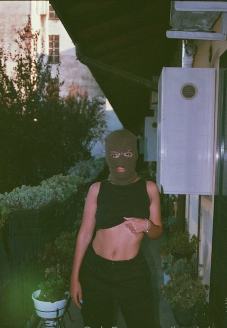 larajuice erotic pornstar pics