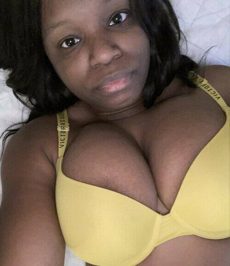 ThatChocoBxtch hot actress photo