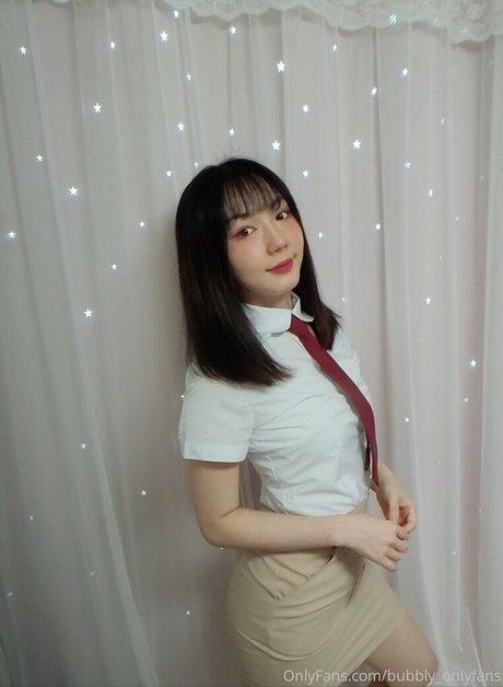 Bubbly live model erotic image