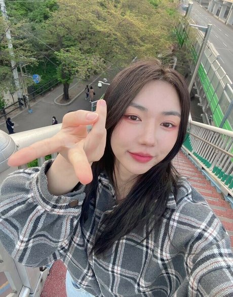 Bubbly live sexy model pics