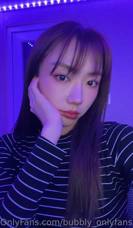 Bubbly live exclusive model photos