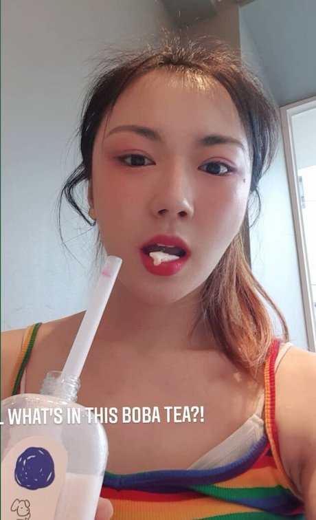 Bubbly live naked actress photos