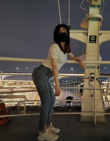 Bubbly live sex model pics