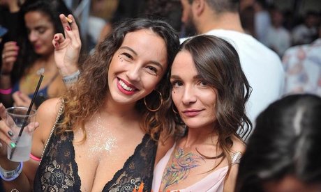 pregnant threesome onlyfans hot images