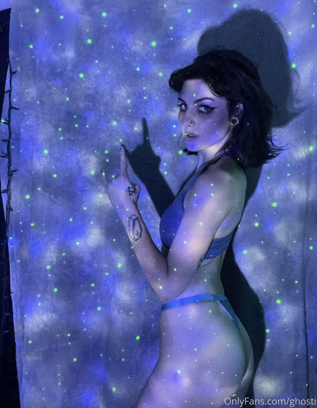 ghosti model naked image