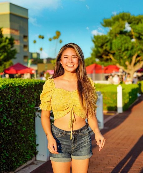 Vivian Yu nice model photo