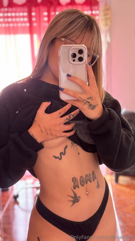 Juliababyxx art star pictures