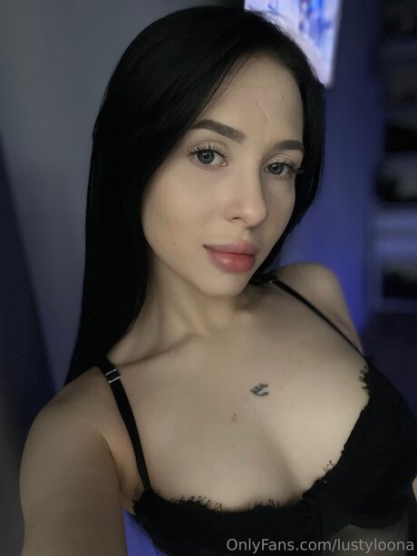 Lustyloona exclusive star photos