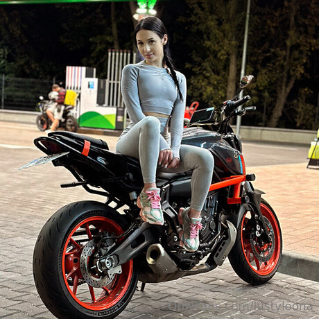 Lustyloona model perfect pictures