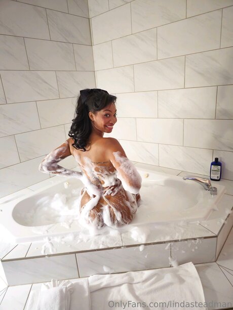 Lindasteadman nude star img