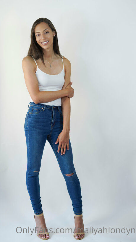 Maliyahlondyn pretty model pics