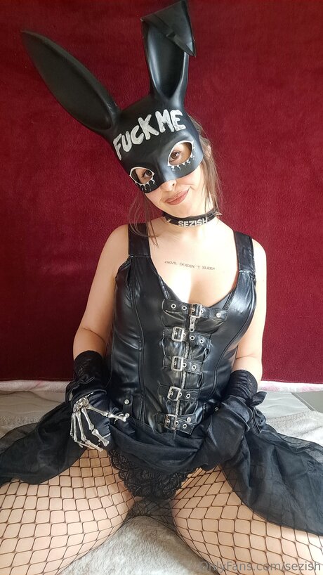 Sezish model hot images