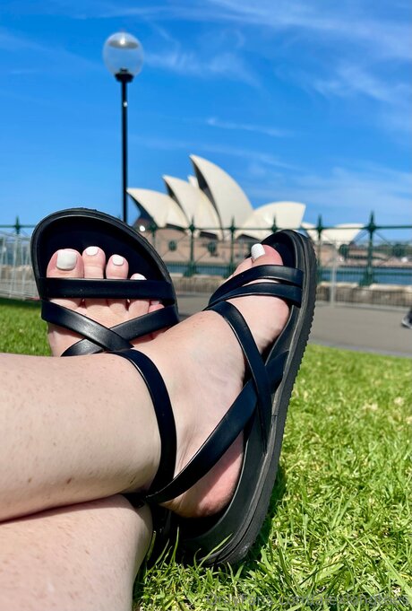 Alexlongtoes thumbnail