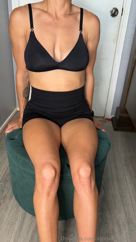 Alexisyogafeet2 sex pornstar pic