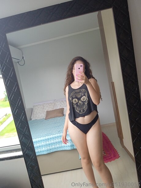 U351930055 nude star pic