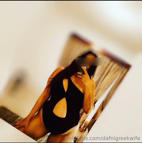 Dafniamaturewife beautiful model image