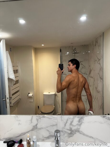 Keynle model exclusive picture