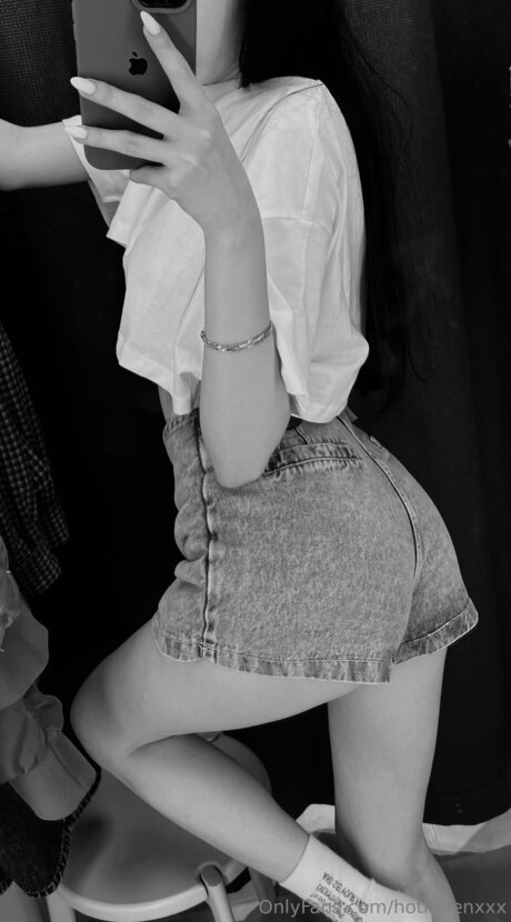 Hothelenxxx exclusive pornstar picture