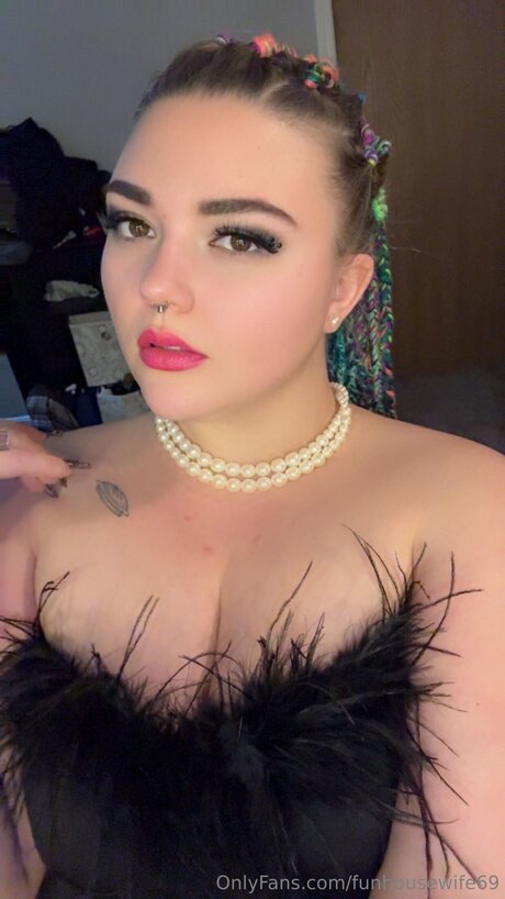 Funhousewife69 nude star pictures