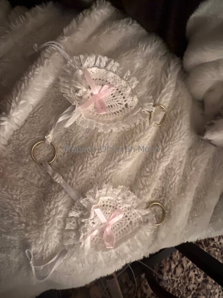 Sarahmoonsg model top pic