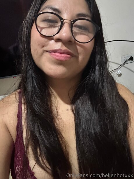 Hellenhotxxx model nude image