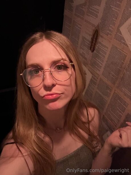 Paigewright exclusive model picture