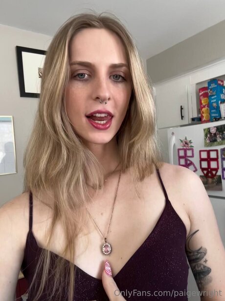 Paigewright sexy star img